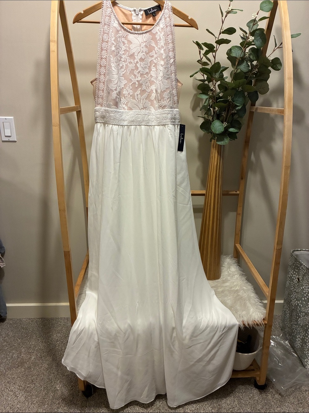 Lulu's Woman’s Lace Bodice Ivory Chiffon Gown a303